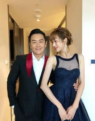 她嫁大16岁老公,5年刨腹4胎,还学老外不坐月子,如今像老公的妈!