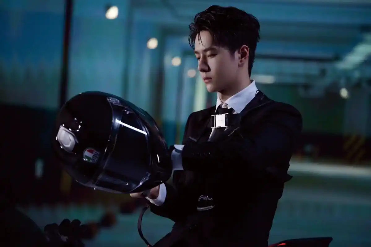 2022年8月这街5王一博写真