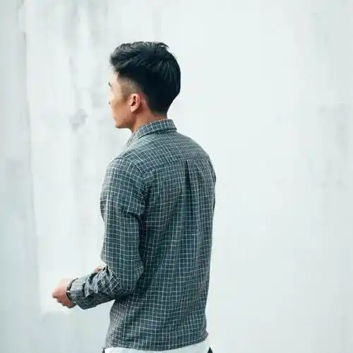 男生都应该是帅气,洒脱,霸气的一面,但是如果对面走来一个打扮还能小