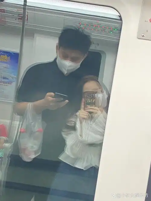 25厘米身高差情侣97地铁拍照 ♀155  体重106 ♂180   体重169 每次