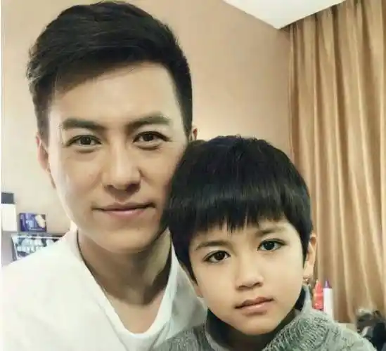 靳东2千万豪宅曝光,让人羡慕的不是装修,而是他们的幸福生活