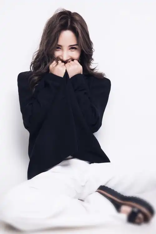 许佳慧最伤新歌暗色唱痛隐忍的爱