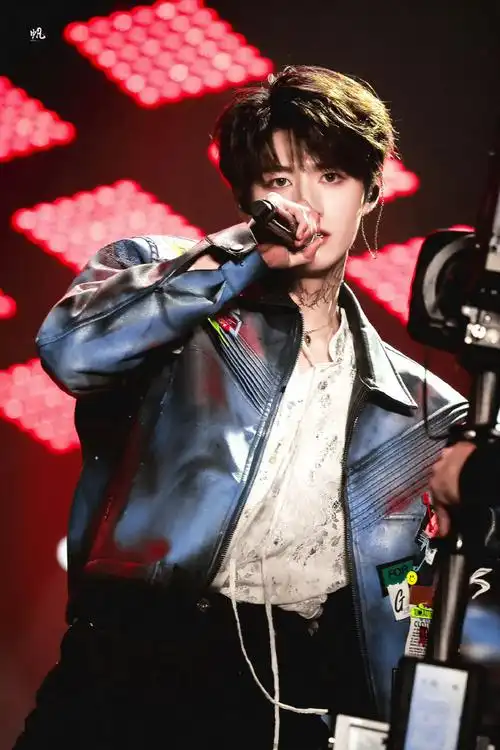 朱志鑫百变舞台风格