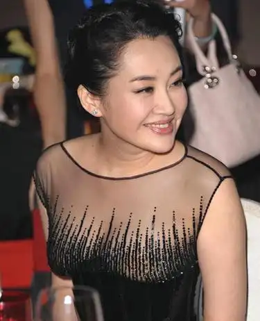 许晴冯小刚大尺度戏截图(资料图)(来源:视觉中国) 许晴冯小刚大尺度戏