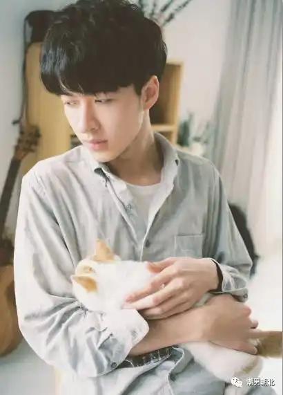 适合中国19岁~28岁男生的帅气发型!