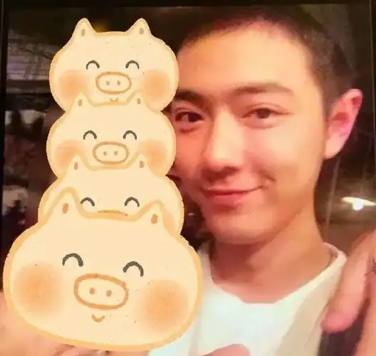 肖战是学弟公认的校草#有自媒体采访肖战 母校重庆工商大学的同学,问