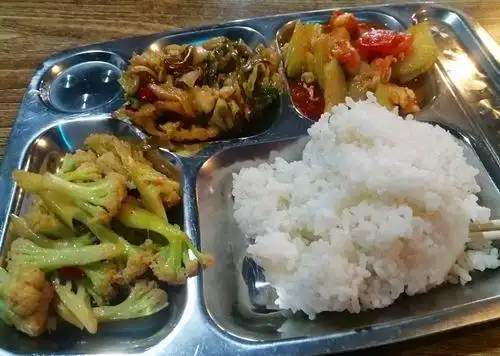 公司员工晒食堂伙食网友这减肥餐员工瘦了老板肥了