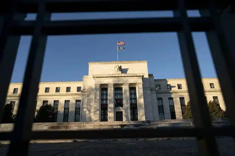 这是2020年12月2日在美国华盛顿拍摄的美联储总部大楼.