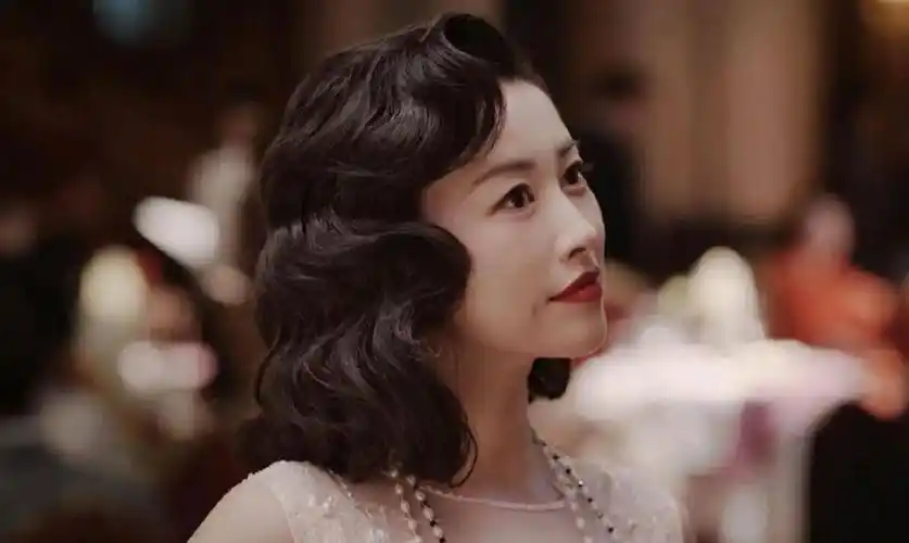 的观众,原来是有人在为张晚意饰演的"二强"要娶二婚的马素琴打抱不平