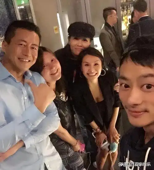 高曙光:一婚小3岁演员江珊,二婚小16岁富婆王玲,比儿子大52岁