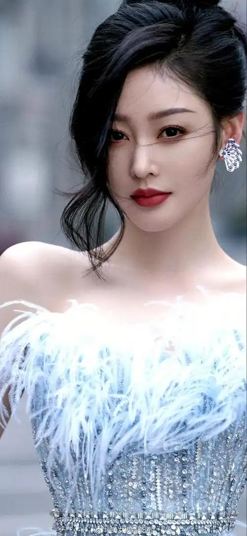 张天爱浓颜出镜