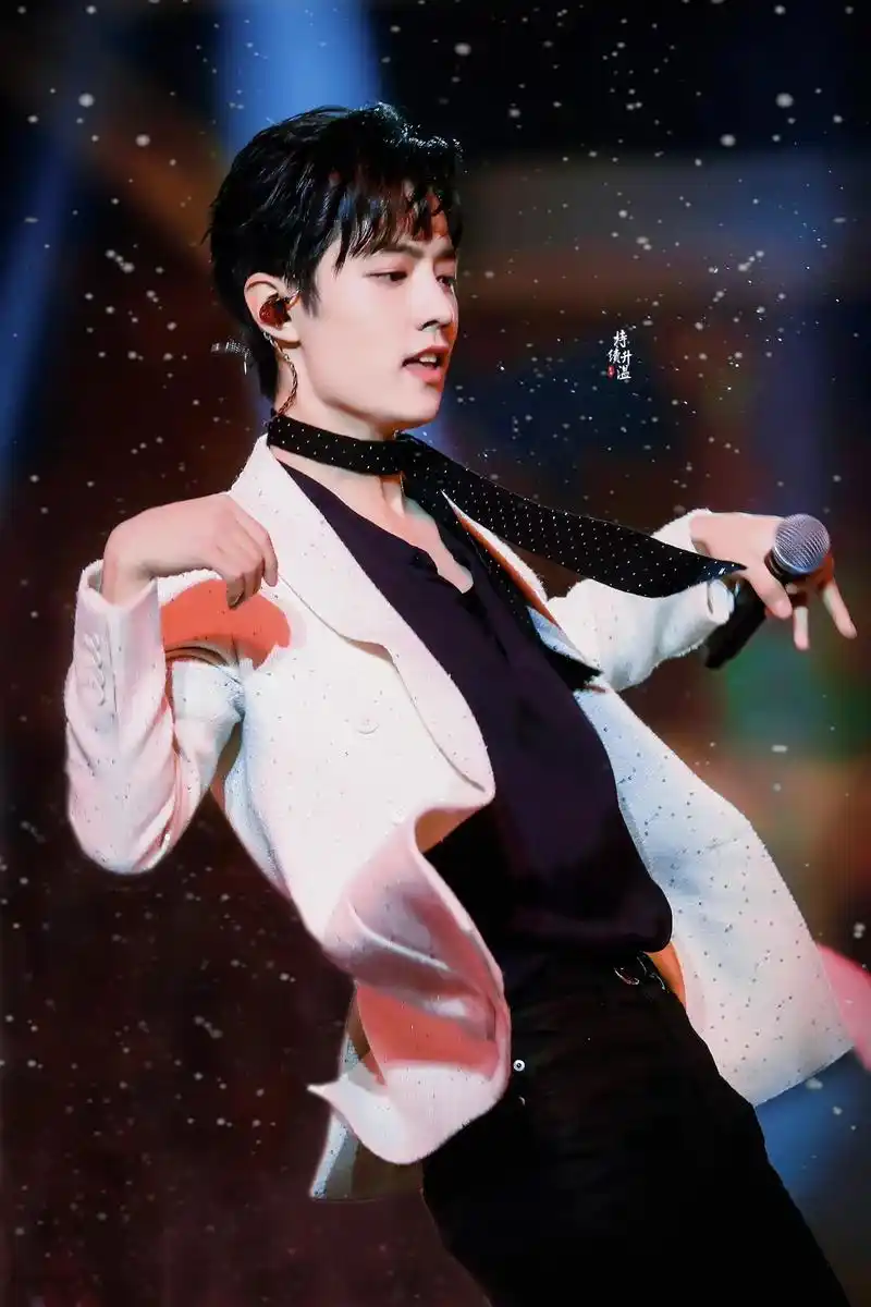 肖战白西装造型大赏