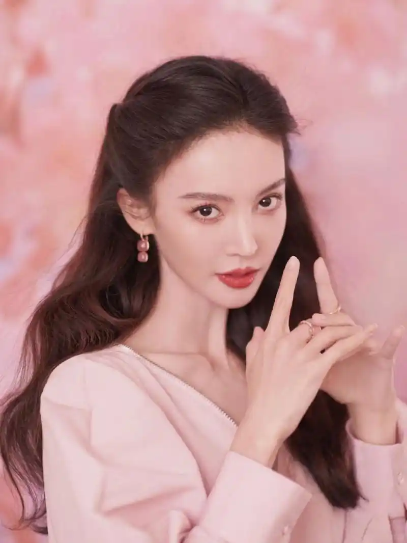 金晨元宵晚会惊艳造型背后  我将带你走进金晨今晚元宵晚会的幕后世界