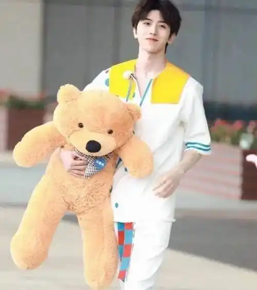 有种"可爱"叫蔡徐坤小丑造型,当看到燕尾西服,确定是同一人?