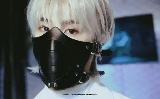 黄明昊白发撕漫男