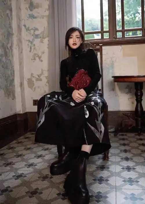 穿粉色运动服如校园女神,甜美动人很少女_罗晋_女儿_近况