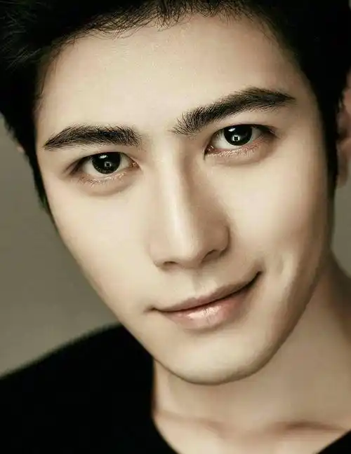 男明星悄悄动了这个"地方",整个人气质都不一样了_双眼皮_单眼皮_陈学