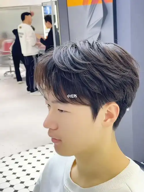 男生自然微分纹理发型推荐