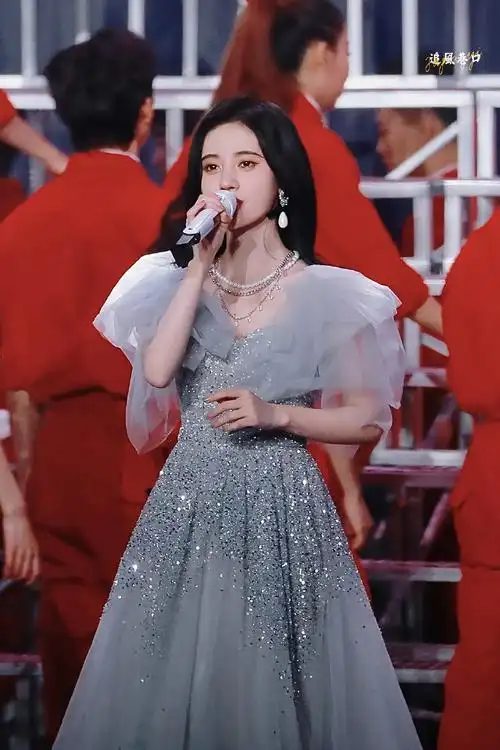 鞠婧祎超话#鞠婧祎北京台春晚#【2021牛年大吉北京春晚鞠婧祎hd9p】