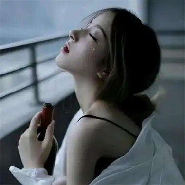 看了让人心疼的忧郁伤感女头图片