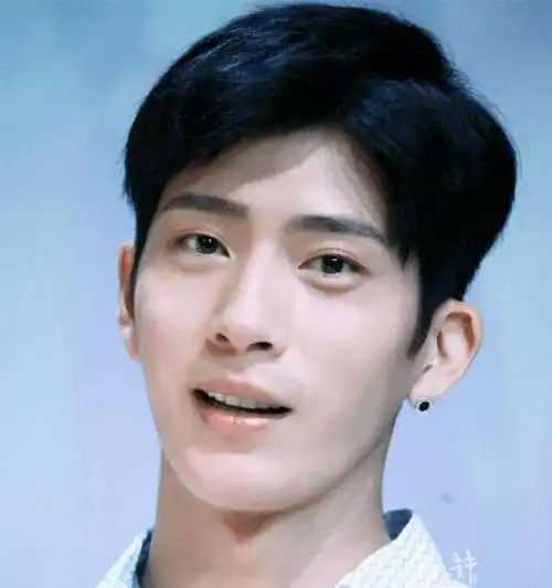 井柏然恋情疑似分手不仅换了情侣头像晚宴与倪妮同桌无交流