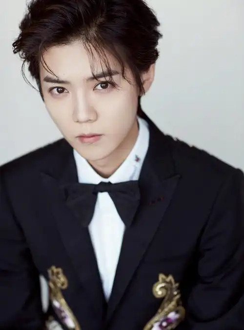 鹿晗微博之夜帅气图片