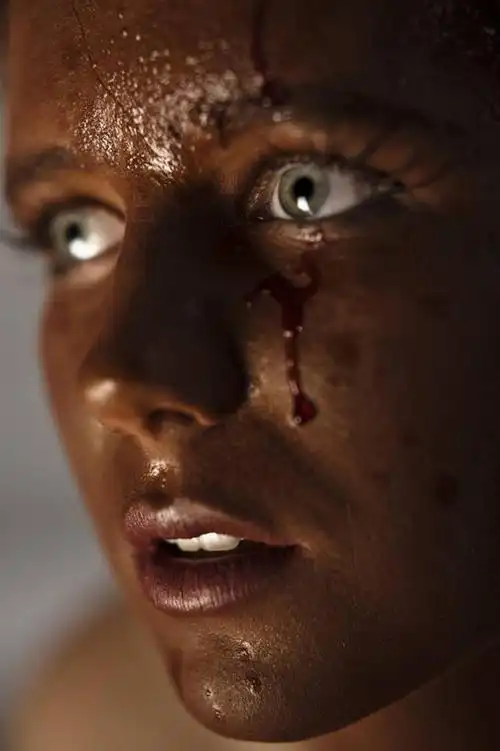 仅一个女性,仅一个人,艺术,肩膀,红色,血液,人体,眼泪,眼部,摄影,绝望