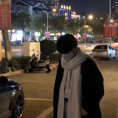 口罩男生侧脸帅气的真人头像 成熟阳光真实的口罩男生头像