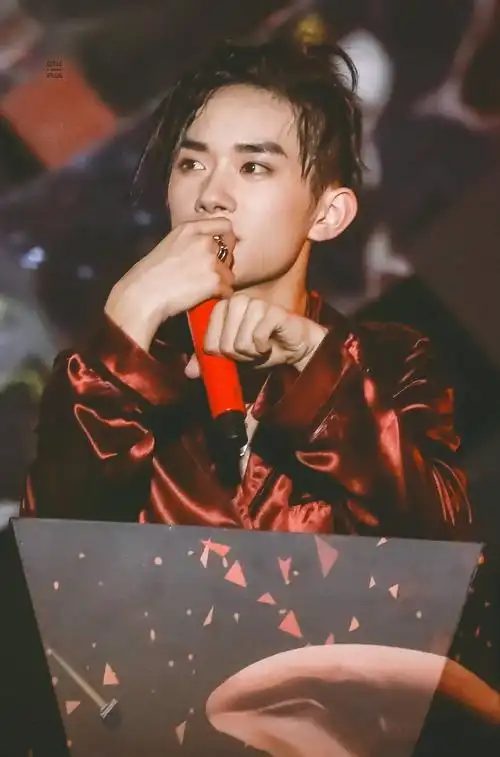 易烊千玺tfboys五周年演唱会高清帅气