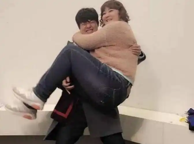 八卦明星公主抱瞬间贾玲最搞笑刘涛最幸福但我只服鹿晗抱热巴