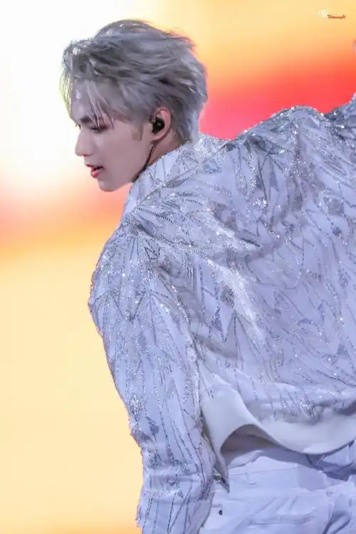 刘耀文为演唱会solo染发##刘耀文头发是为演唱会solo染的