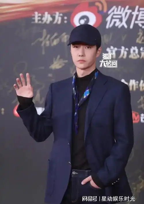 微博之夜男明星生图对比肖战抗打王一博戴帽子邓为认不出