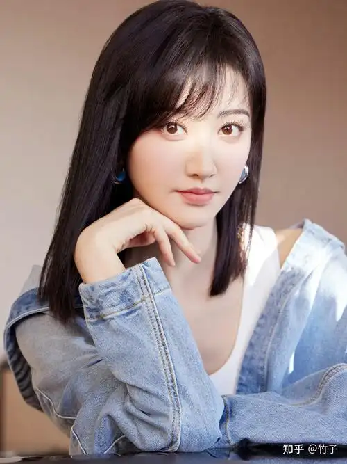 景甜最新美照分享,清新自然小靓丽淡妆浓抹总相宜啊!