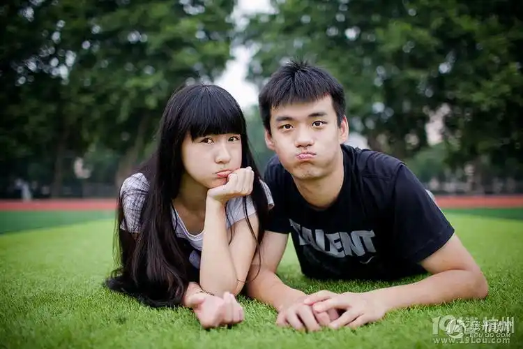华中科大最萌身高差情侣拍唯美毕业照