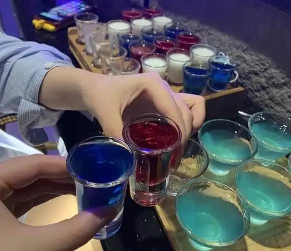 广西一酒吧女服务员被男子邀请一起玩女子欣然同意结果悲剧了