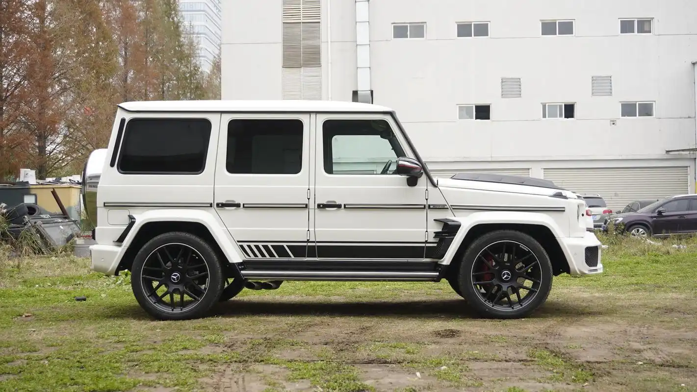 白色大g换装新款巴博斯g800,更加亮眼!