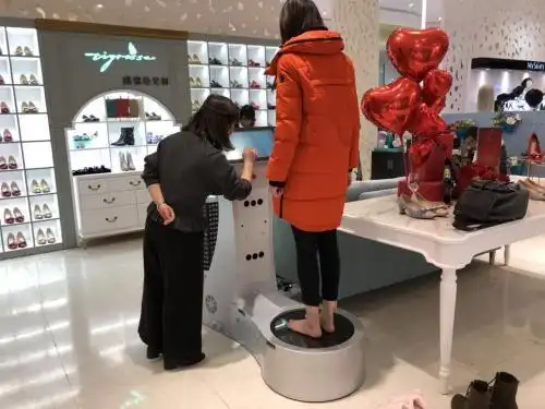 大脚女人没鞋穿?智能定制女鞋店亮相