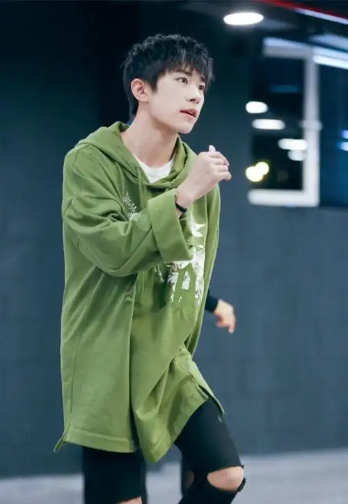 902新款易烊千玺同款戚薇男女卫衣刺绣宽松连帽oversize2017春秋衣服