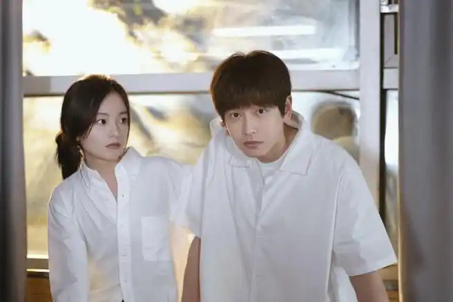 彭昱畅李庚希春日光影##彭昱畅李庚希校园光影大片