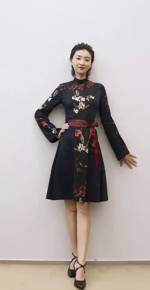 甄嬛传:沈眉庄斓曦写真照,真是既端庄典雅又性感迷人