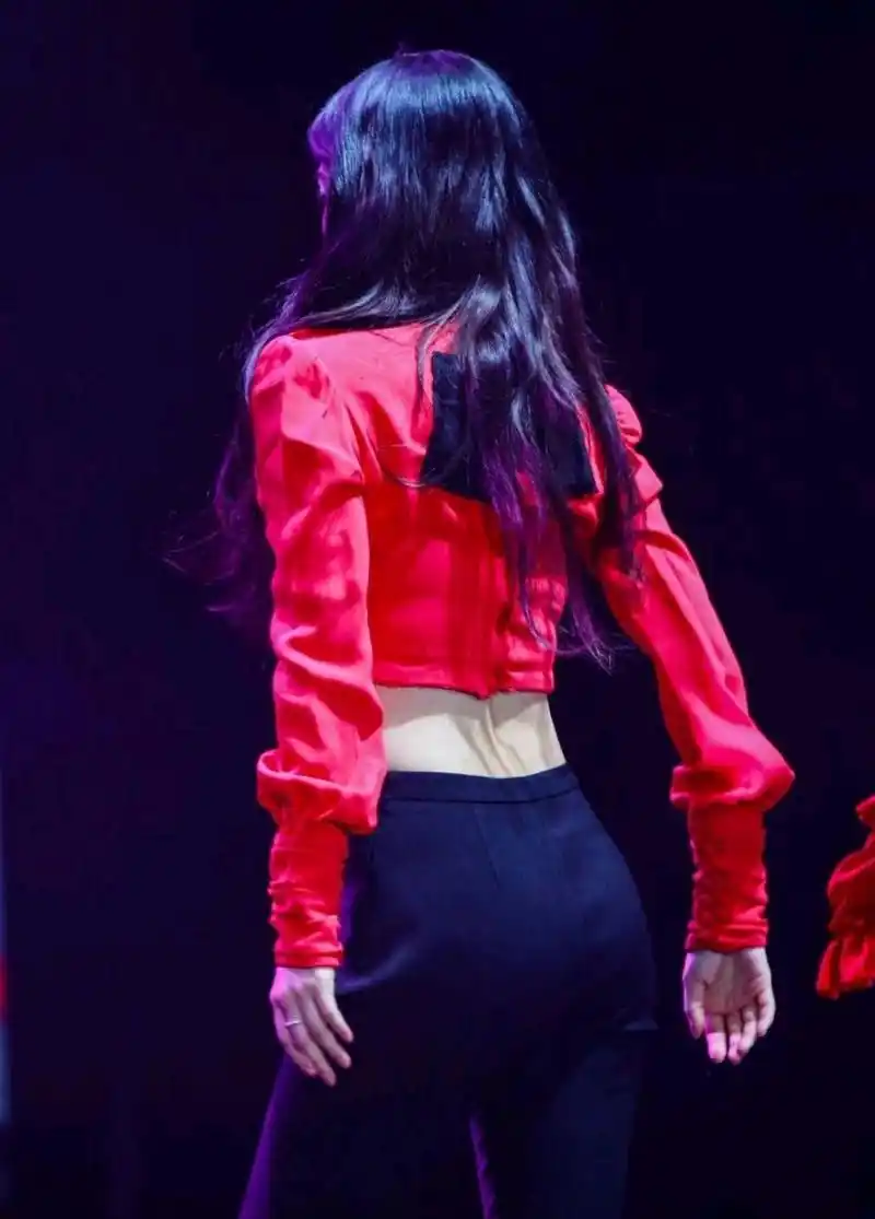 裴珠泫9个性感瞬间,神颜小姐姐的身材也优越