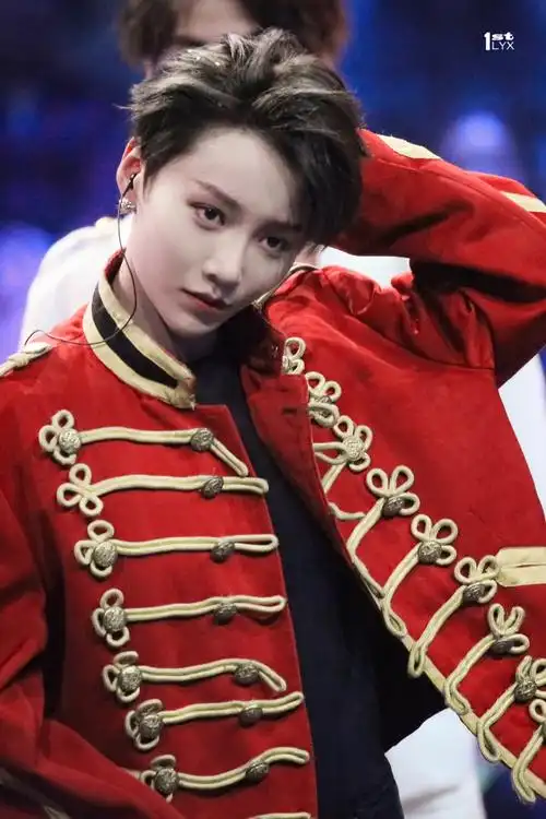 刘雨昕超话04#刘雨昕正能量偶像#20201006 蒙面9290王录制 look