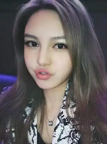 周扬青真的整容好成功啊,现实中根本看不出来是一个人