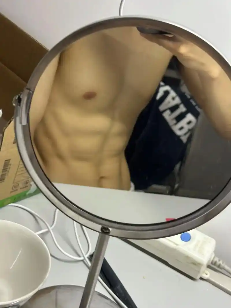 比三月初明显很多了.最近练个臂#对镜拍 #腹肌 #胸肌 #男 - 抖音