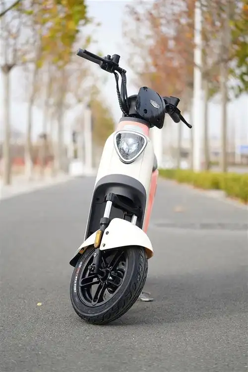 搭载碳纤维锂电雅迪冠能二代dv6电动车图赏