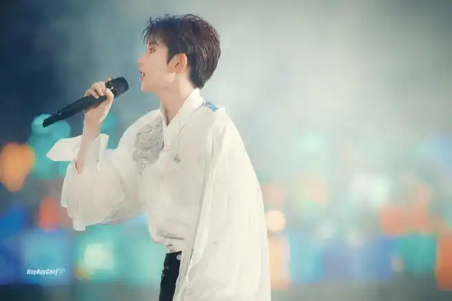 小天使扇扇翅膀准备随机降落在一个小汤圆的家里,会是谁呢#王源23岁且