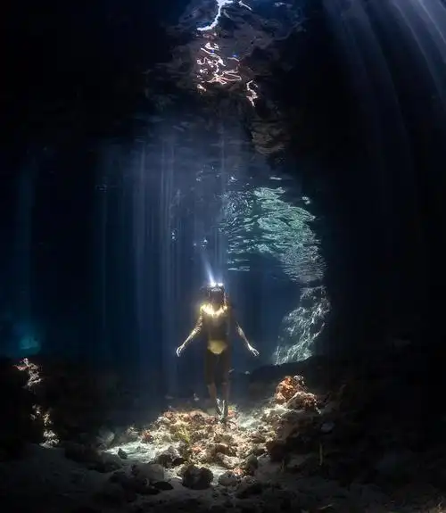 巴哈马群岛的水下美女,人美景也美