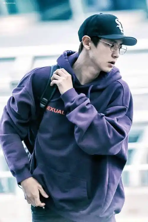 朴灿烈超话#眼镜帅哥图鉴#朴灿烈必须拥有姓名