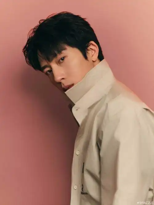 razzle品牌代言人井柏然#@井柏然演绎刺绣 logo 工装衬衫,休闲佬挝