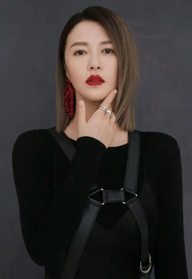 谭维维老公是偶像剧王子结婚6年没有孩子网友爱情童话